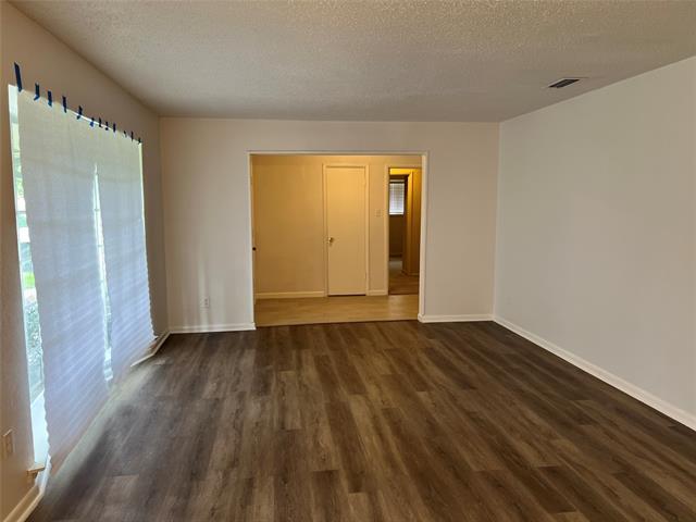 Building Photo - 2730 King Cole Dr