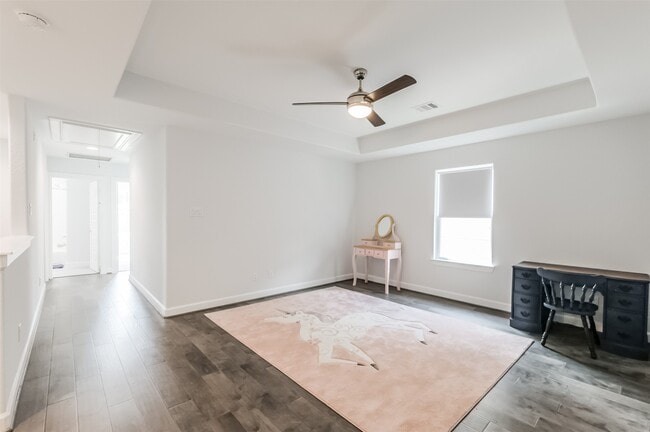 Building Photo - 307 Parker St