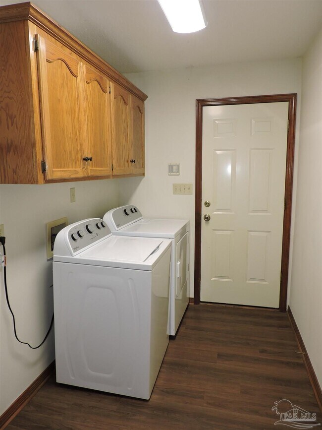 Building Photo - 3223 Windmill Cir