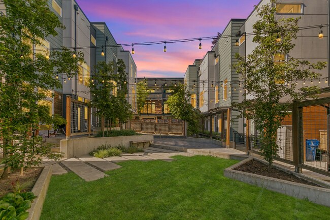 Building Photo - 114A 20th Ave