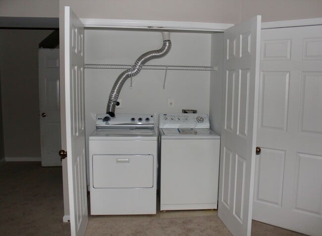 Building Photo - Beautiful 3-Level Townhouse with Finished Basement & Garage