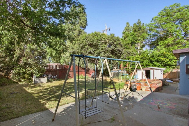Building Photo - Available Now or Fall. Old East Davis Rental with Spacious Yard, Bonus Room & Easy Bike Access to...