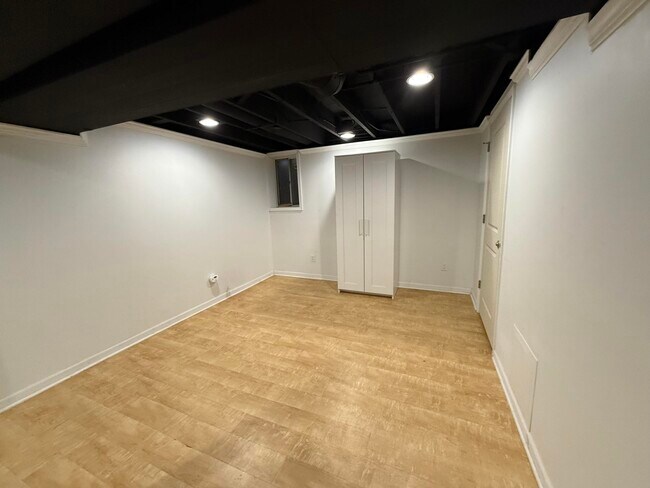 Building Photo - 1082 Greenhills Dr