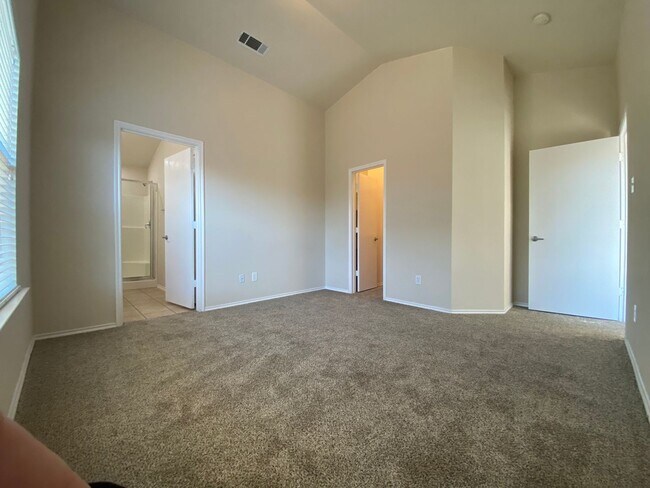 Building Photo - 2136 Ingrid Ln