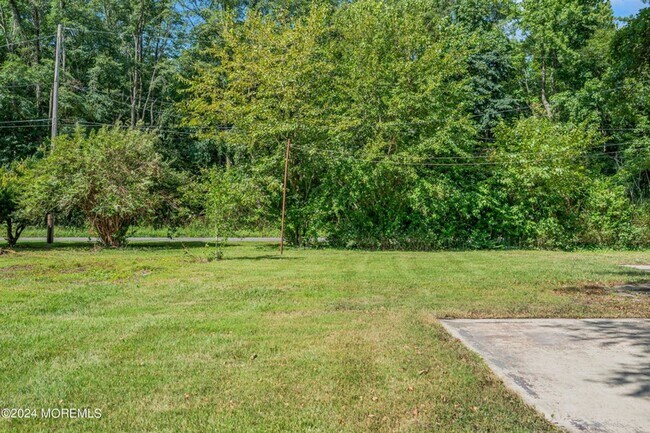 Building Photo - Take a look on this beautiful corner property