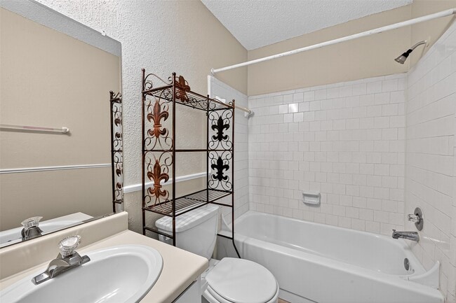 Building Photo - 7407 Alegria Dr