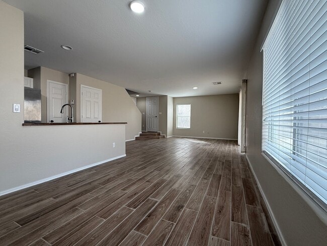 Building Photo - Buckeye, 4 bed, 2.5 bath, huge lot, across...