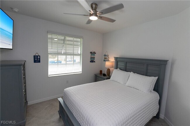 Building Photo - 15375 Grn Acrs Ave