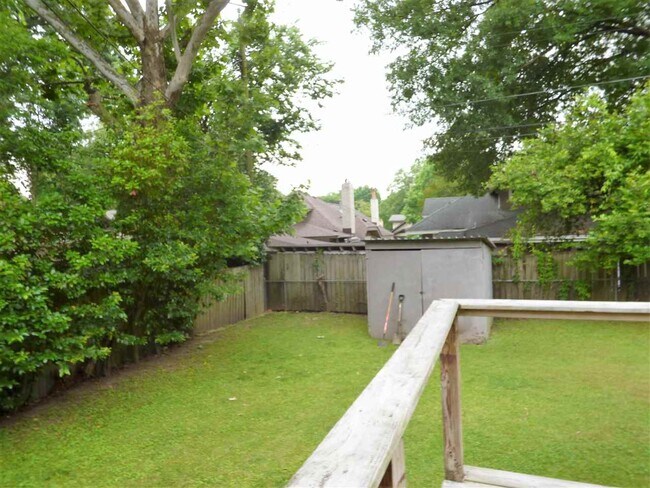 Building Photo - 447 Dickinson St