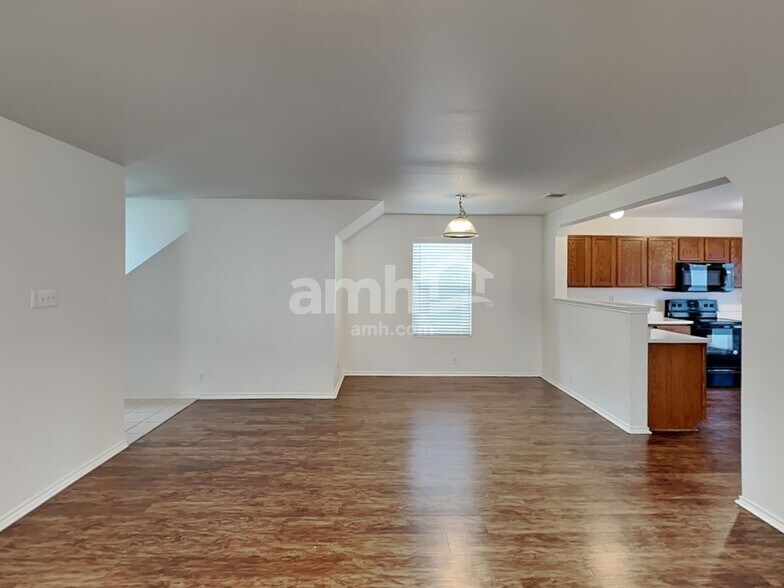 Building Photo - 122 Mallow Grove