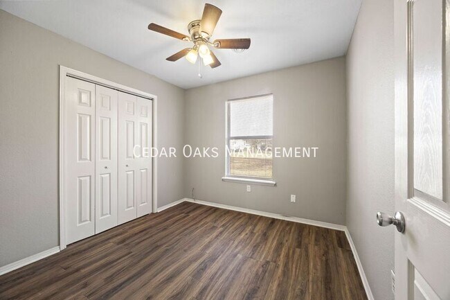 Building Photo - 2374 N Raven Ln
