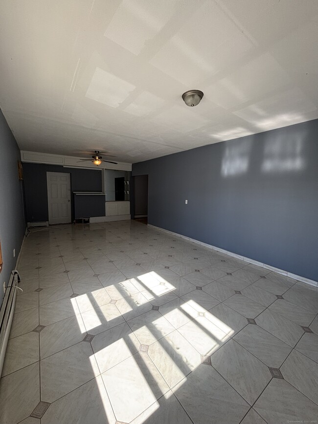 Building Photo - 552 Franklin Ave