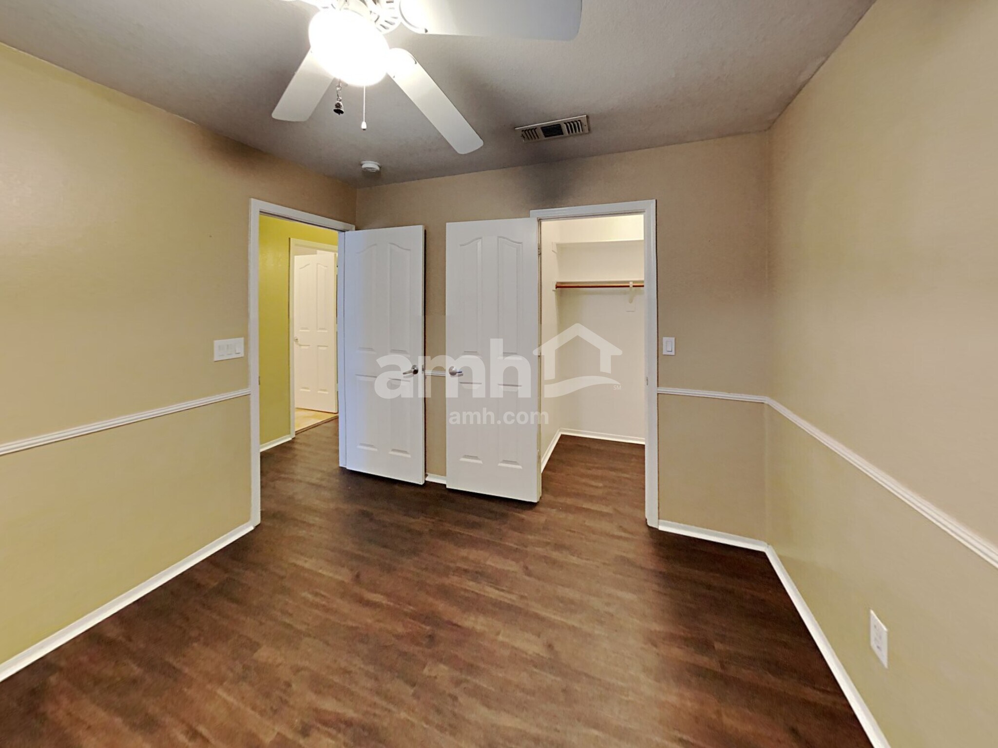 Building Photo - 907 N Albert Dr