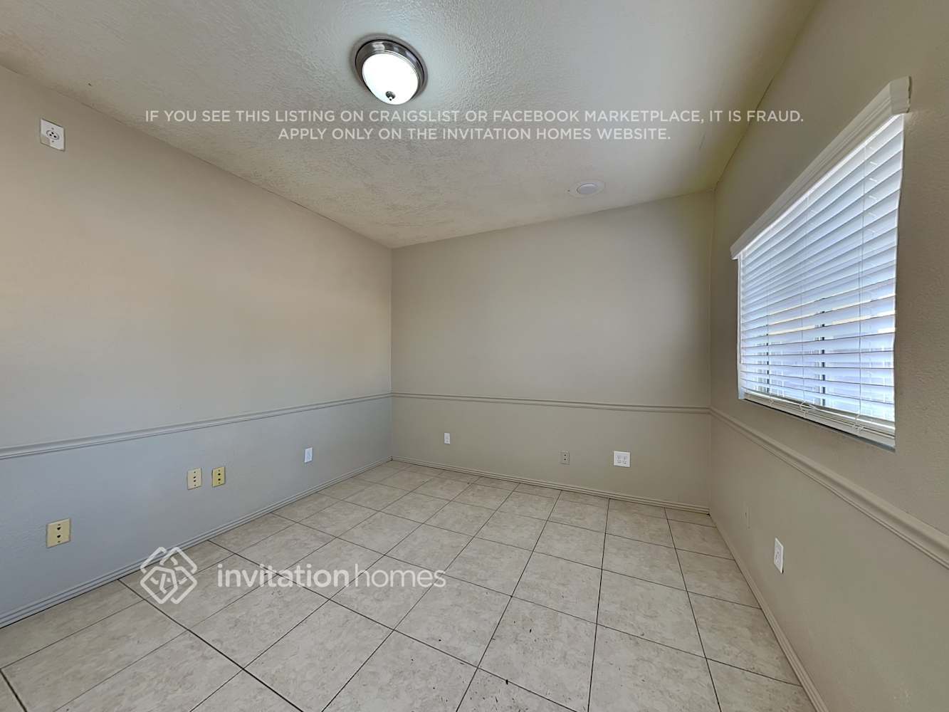 Building Photo - 560 S Wilbur