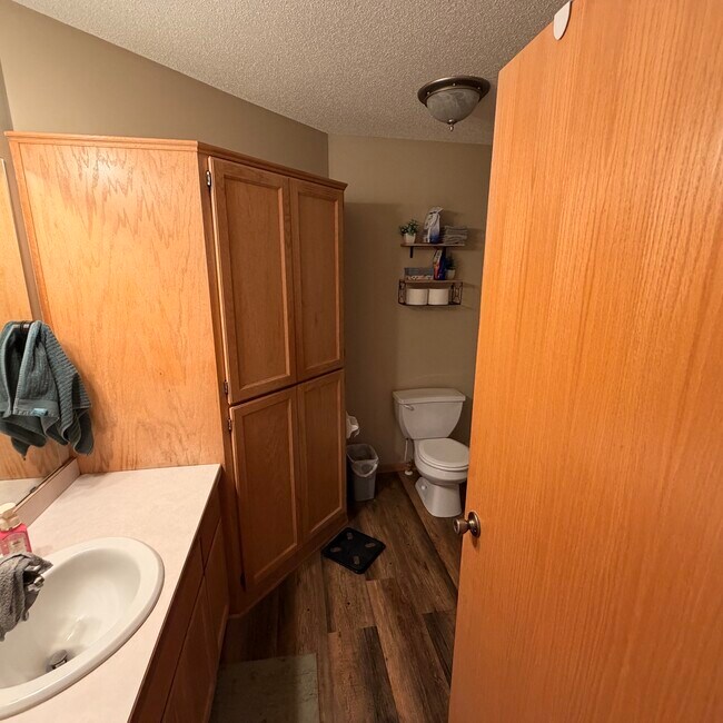 Building Photo - 9205 Orchard Cir
