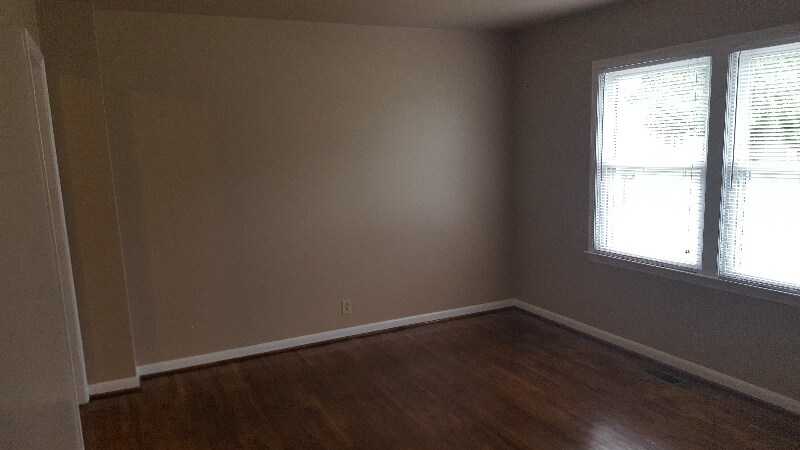 Building Photo - 290 Largo Dr
