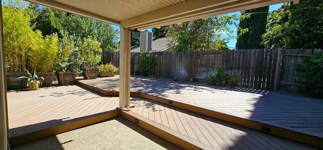 Building Photo - 3083 Funston Dr