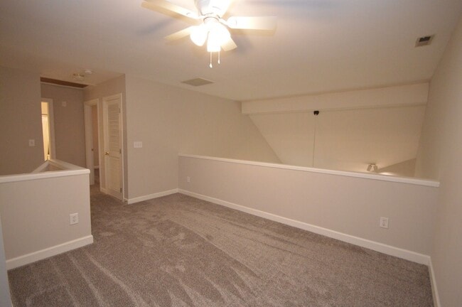 Building Photo - 3319 Philmont Dr