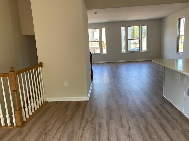 Building Photo - 742 Channing Park Cir