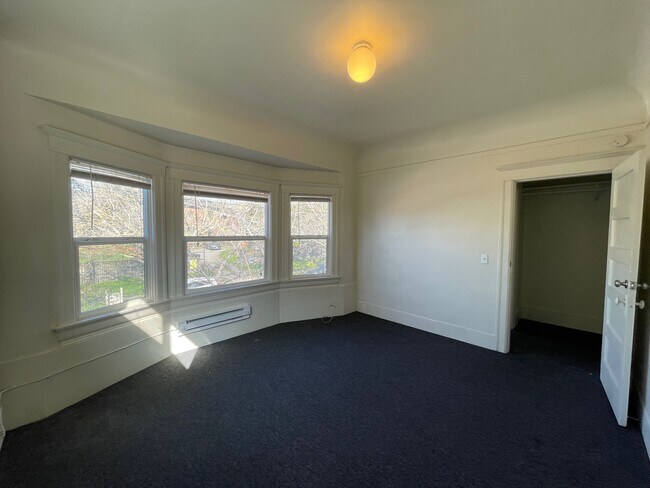 Building Photo - 2210 Parker St