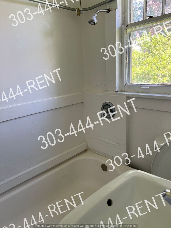 Building Photo - $400 Holiday Move-In Special – 3-Bed Ranch Home Minutes from Downtown Denver