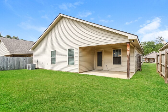 Building Photo - 16363 Pottery Ln