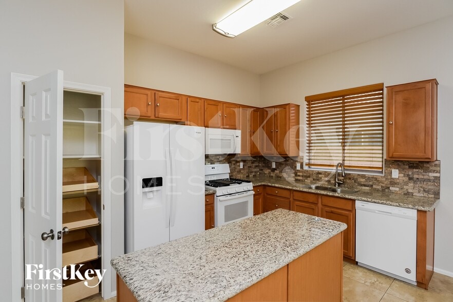 Building Photo - 32626 N Cat Hills Ave