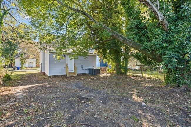 Building Photo - Spacious 4-Bedroom Home with Modern Upgrades Throughout