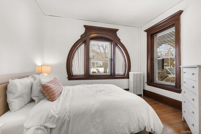 Building Photo - 16 Bedford Rd