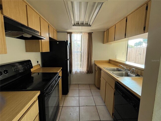 Building Photo - 4023 Henley Rd