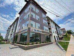 Building Photo - 905 River Rd