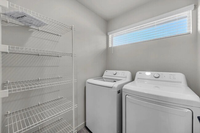 Building Photo - 9911 NE 46th Ct