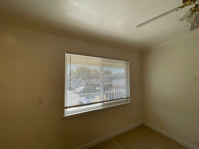 Building Photo - Unit 3