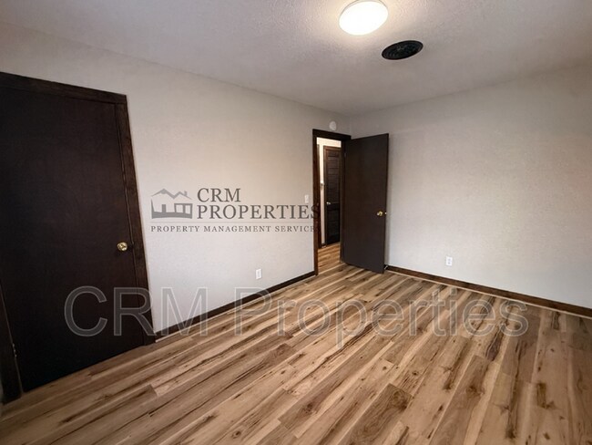 Building Photo - 805 Miami Blvd