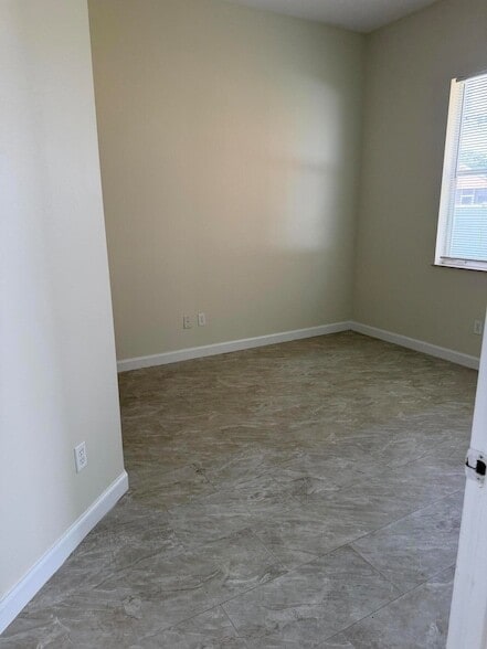 Building Photo - 787 SE Evergreen Terrace