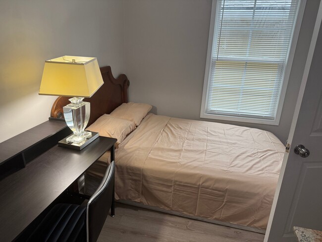 Building Photo - 1081 State St NW