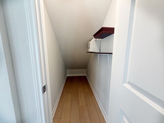 Building Photo - 2 Bed / 2.5 Bath Home Ready for Lease!