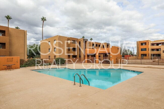 Building Photo - 1810 E Blacklidge Dr