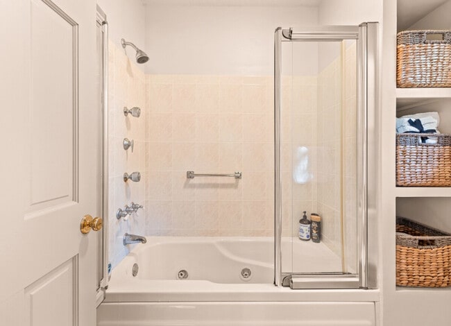 Building Photo - 2415 The Haul Over