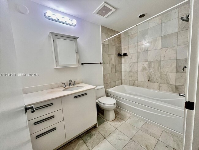 Building Photo - 1060 Brickell Ave