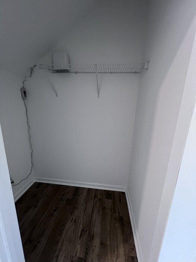 Building Photo - 6092 Knickerbocker Street