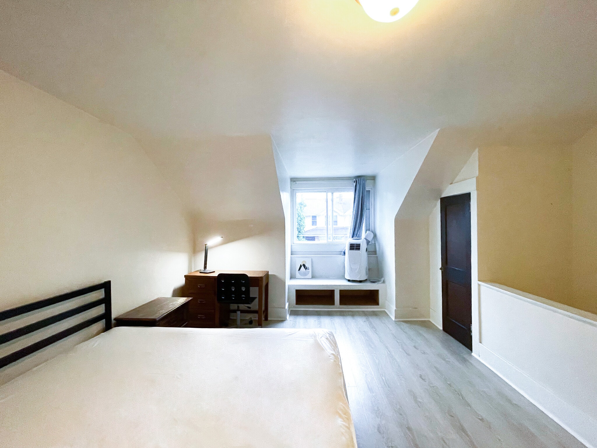 Building Photo - 1041 Mirror St