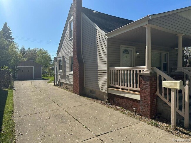 Building Photo - 5697 Mayburn St