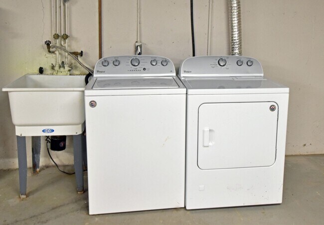 Building Photo - Shelby Township-2 Bedroom Duplex with Basement, Deck & Attached Garage