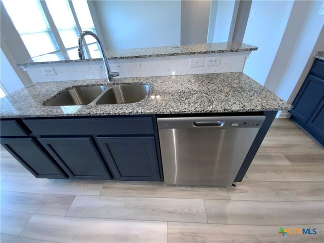 Building Photo - 2212 Clove Ct