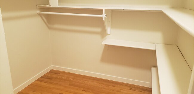 Building Photo - 846 Bush St