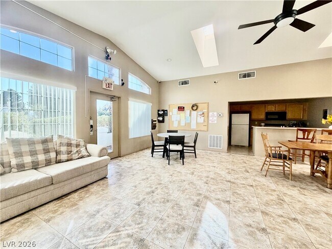 Building Photo - 448 Winthrop Pl