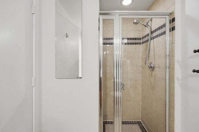 Building Photo - Penn Quarter Condo | Studio | 1 Bath | 450 Sf