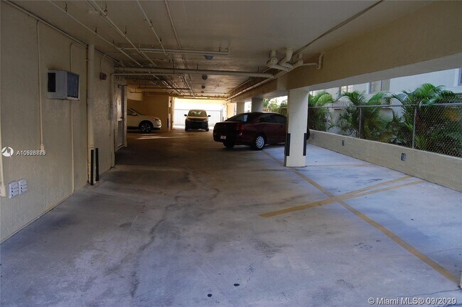Building Photo - 1334 Collins Ave