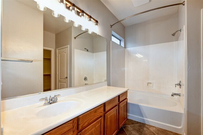 Building Photo - 4 bedroom 2 bath home in Highlands Ranch neighborhood in Chino Valley